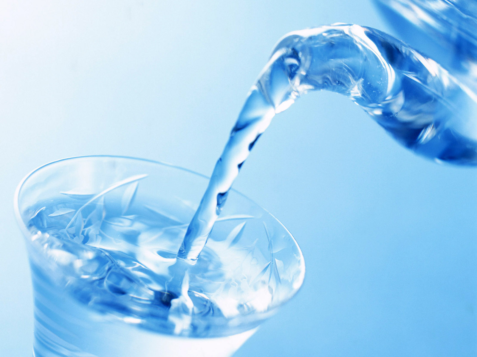 Питьевая вода: сколько употреблять?